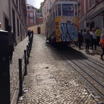 Een van de vele trammetjes in Lissabon