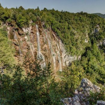 Een plekje bovenaan de grote waterval waar niet veel mensen te vinden waren door de flinke klim.