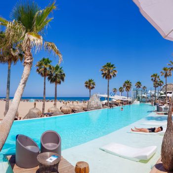De beach club 