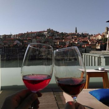 Proost vanaf het dakterras van Porto Cruz