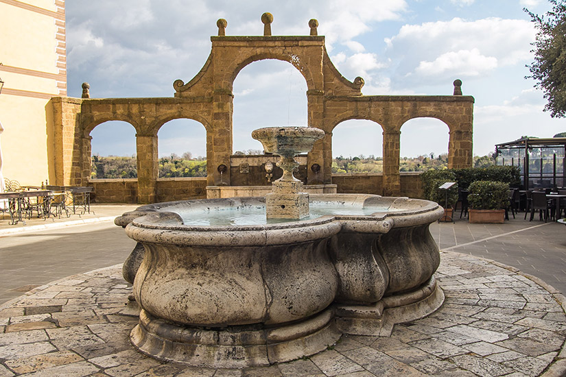 Piazza Fortezza Orsini, Pitigliano