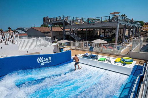 Wellen-Simulator mit Surfmaschine Camping Le Vieux Port
