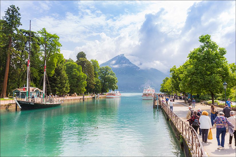 Boulevard am Hafen von Annecy