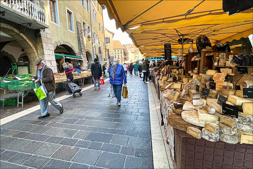Käse auf dem Markt von Annecy