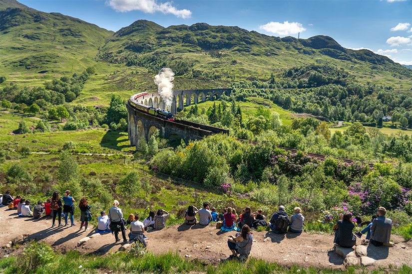 Das Glenfinnan-Eisenbahnviadukt in den Schottischen Highlands